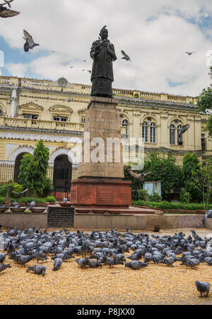 Delhi, Indien - May 26, 2015. Mahatma Gandhi Statue im Zentrum von Delhi, Indien. Gandhi ist inoffiziell der Vater der Nation in Indien genannt. Stockfoto