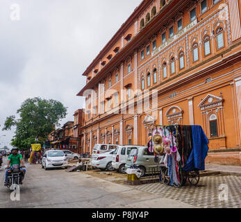 Jaipur, Indien - Nov 1, 2015. Straße in Jaipur, Indien. Jaipur ist die Hauptstadt und die größte Stadt im indischen Bundesstaat Rajasthan im Westen Indiens. Stockfoto