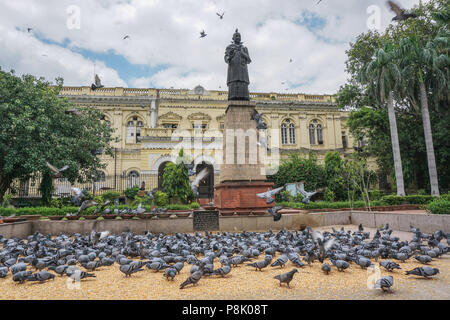 Delhi, Indien - May 26, 2015. Mahatma Gandhi Statue im Zentrum von Delhi, Indien. Gandhi ist inoffiziell der Vater der Nation in Indien genannt. Stockfoto