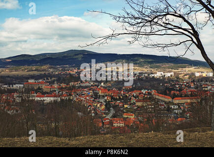 Ansicht von oben nach Cesky Krumlov, Tschechische Republik. UNESCO-Weltkulturerbe. Stockfoto