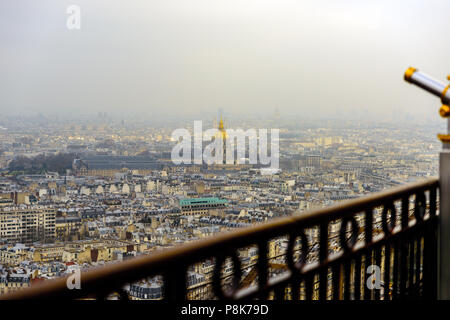 Super Aussicht auf Paris vom Eiffelturm entfernt. Stockfoto