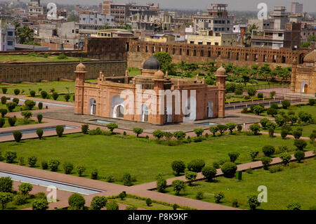 Teilansicht Der Lalbag Fort, Pari Bibi Grab. Lalbagh Fort auch als 'Fort Aurangabad' ist eine unvollständige Mughal Palace befindet sich in der Bu bekannt Stockfoto