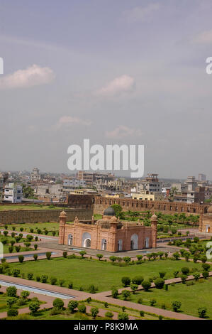 Teilansicht Der Lalbag Fort, Pari Bibi Grab. Lalbagh Fort auch als 'Fort Aurangabad' ist eine unvollständige Mughal Palace befindet sich in der Bu bekannt Stockfoto