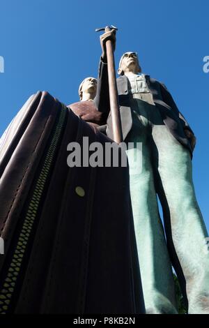 Seward Johnson's 25-Fuß-Statue "Gott segne Amerika" in Elkhart, Indiana Central Park ist eine 3-dimensionale Re - Erstellung von dem berühmten Gemälde "Amerikanische Stockfoto