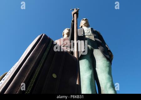 Seward Johnson's 25-Fuß-Statue "Gott segne Amerika" in Elkhart, Indiana Central Park ist eine 3-dimensionale Re - Erstellung von dem berühmten Gemälde "Amerikanische Stockfoto