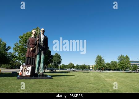 Seward Johnson's 25-Fuß-Statue "Gott segne Amerika" in Elkhart, Indiana Central Park ist eine 3-dimensionale Re - Erstellung von dem berühmten Gemälde "Amerikanische Stockfoto