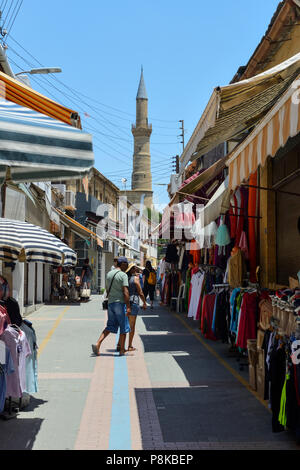 Open-air-Markt auf Arasta Straße zur Selimiye Moschee im Norden von Nikosia (lefkosa), Türkische Republik Nordzypern Stockfoto