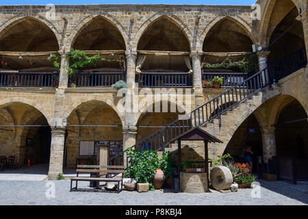 Der Innenhof der Büyük Han, eine ehemalige Karawanserei, in Nikosia (lefkosa), Türkische Republik Nordzypern Stockfoto