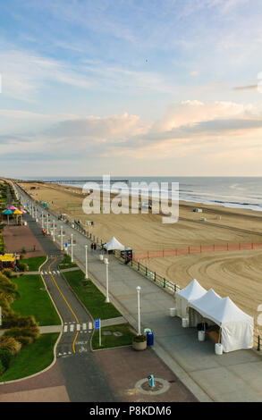 Virginia Beach, VA - 31. August 2017: Labor Day Wochenende auf der Promenade am Virginia Beach, VA. Stockfoto