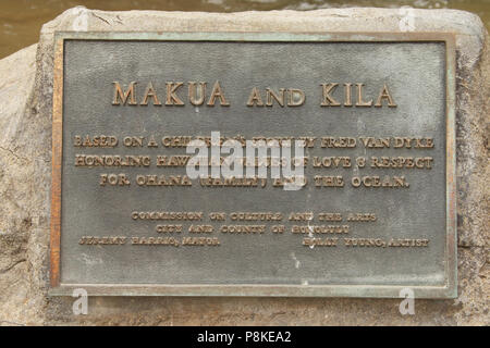 Statue der Makua und Kila. Auf eine Geschichte mit dem Titel Makua Leben am Strand von Fred Van Dyke ehren Hawaian Werte von Liebe und Respekt f Stockfoto