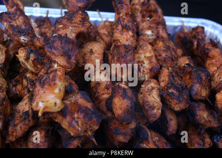 Chicken Kebab in einem Aluminium pan Stockfoto