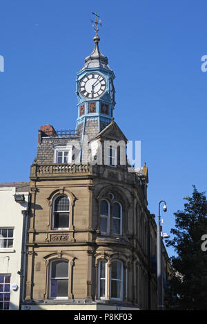 Uhr an der Ecke Frenchgate und Baxtergate, Einkaufszentrum, Doncaster, South Yorkshire, England, UK-Uhr Ecke Stockfoto