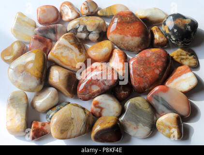 Gruppe von polierten South Dakota Achate und andere Steine, die alle von der Buffalo Gap National Grasland. Stockfoto