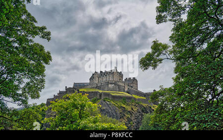 Edinburgh, Schottland, das edingburgh Castle als von der Princes Street Gärten Foto von Dennis Brack gesehen Stockfoto