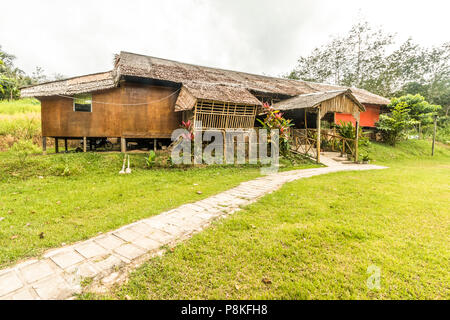 Traditionelle rungus Langhaus Kampung bavanggazo Sabah Malaysia Insel Borneo Stockfoto