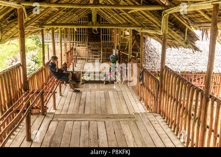 Traditionelle rungus Langhaus Kampung bavanggazo Sabah Malaysia Insel Borneo Stockfoto