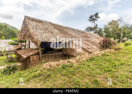 Traditionelle rungus Langhaus Kampung bavanggazo Sabah Malaysia Insel Borneo Stockfoto