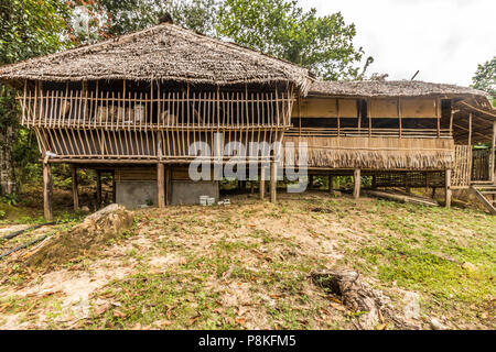 Traditionelle rungus Langhaus Kampung bavanggazo Sabah Malaysia Insel Borneo Stockfoto