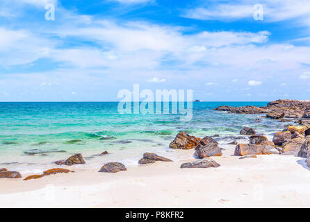 Ein schöner Sandstrand auf der Insel Samed in Thailand. Stockfoto