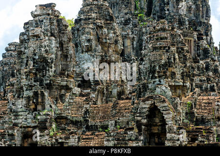 Die berühmten Roten Khmer Tempel von Angkor Tom in Kambodscha. Stockfoto