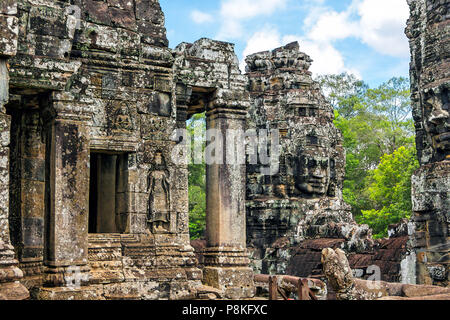 Die berühmten Roten Khmer Tempel von Angkor Tom in Kambodscha. Stockfoto