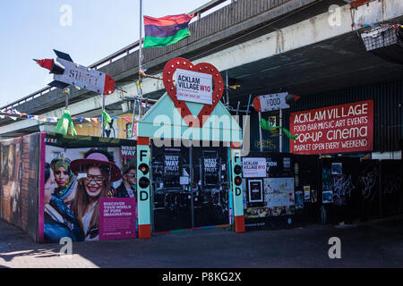 Acklam Dorf Markt unter den Westway London, England, Großbritannien Stockfoto