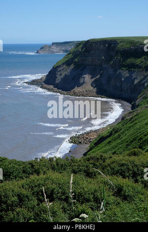 Die Bucht erstreckt sich auf die Klippen hinaus an Port Mulgrave auf der Yorkshire Coast Stockfoto