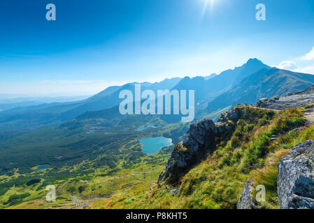 Blick von den Bergen bis zum Horizont und das Tal von Zakopane, Polen Stockfoto