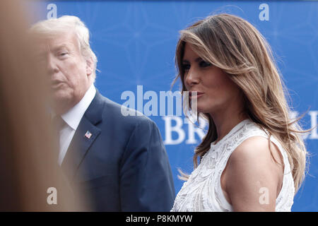 Brüssel, Belgien. 11. Juli 2018. US-Präsident Donald Trump und First Lady der USA Melania Trump kommen für ein Abendessen im Cinquantenaire-Park in Brüssel, Belgien am Jan. 11, 2018. Credit: ALEXANDROS MICHAILIDIS/Alamy leben Nachrichten Stockfoto