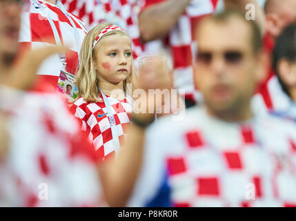 England - Kroatien, Fußball, Moskau, 11.Juli 2018 Fans, Unterstützer, Zuschauer, club Fahnen, Feier. ENGLAND - Kroatien 1-2 FUSSBALL FIFA WM 2018 Russland, Halbfinale, Saison 2018/2019, Juli 11, 2018 in Moskau, Russland. © Peter Schatz/Alamy leben Nachrichten Stockfoto