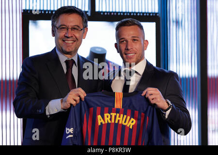 Juli 12, 2017. 12. Juli 2018. Camp Nou, Barcelona, Spanien - Präsentation von Arthur Melo als neue Spieler des FC Barcelona, in Barcelona Quelle: Andres Garcia/AFP 7/ZUMA Draht/Alamy leben Nachrichten Stockfoto