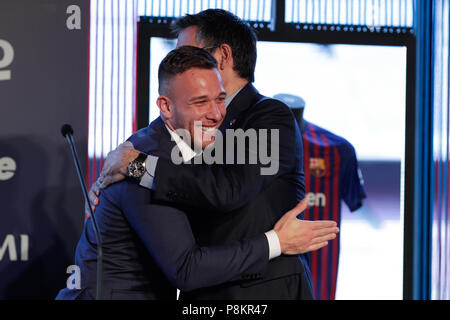 Juli 12, 2017. 12. Juli 2018. Camp Nou, Barcelona, Spanien - Präsentation von Arthur Melo als neue Spieler des FC Barcelona, in Barcelona Quelle: Andres Garcia/AFP 7/ZUMA Draht/Alamy leben Nachrichten Stockfoto