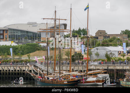 Sunderland, Großbritannien. 12. Juli 2018. Öffentlichkeit beginnen die Tall Ships Credit: Dan Cooke Credit: Dan Cooke/Alamy Live News Credit: Dan Cooke/Alamy Leben Nachrichten anzeigen Stockfoto