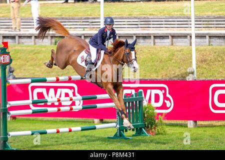 Fontainebleu, Frankreich. 12. Juli 2018. Amy Inglis reiten möchte. GBR. 2. Wettbewerb. Junge Reiter. 1,50 m. Longines FEI EUROPÄISCHE JAHR J CH-Meisterschaft. Springen. Le Grand Parkett. Fontainebleu. Frankreich. 12.07.2018. Credit: Sport in Bildern/Alamy leben Nachrichten Stockfoto