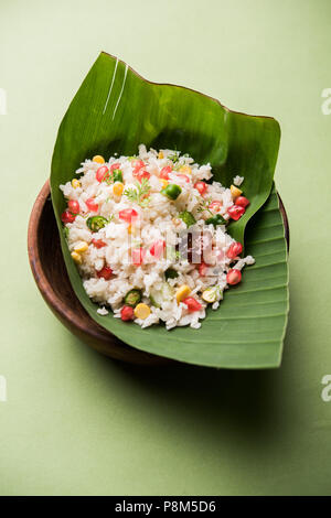 GopalKala oder Dahi Kala ist ein Prasad angeboten Krishna auf janmashtami oder Gokulashtami zu Herrn. Mit geschlagen Reis, Quark/Milch, Zucker, Granatapfel Stockfoto