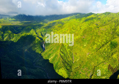 Beeindruckende Luftaufnahme von spektakulären Dschungel, Kauai, Hawaii Stockfoto