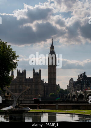 Großbritannien, England, London, Big Ben, Garten in St. Thomas Hospital Stockfoto