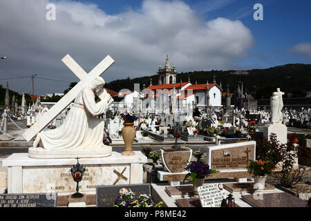 Friedhof und Igreja Matriz Pfarrkirche, Vila Praia de Ancora, Provinz Minho, Nordportugal Stockfoto