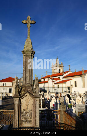 Friedhof und Igreja Matriz Pfarrkirche, Vila Praia de Ancora, Provinz Minho, Nordportugal Stockfoto