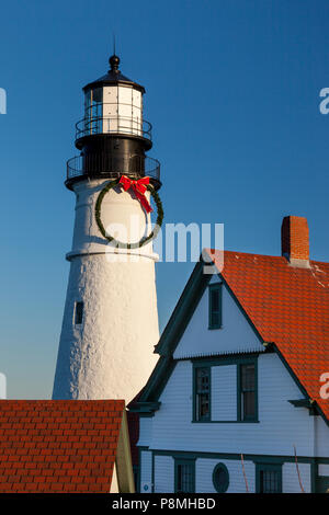 Weihnachten an der Portland Head Lighthouse, Portland Maine, USA Stockfoto