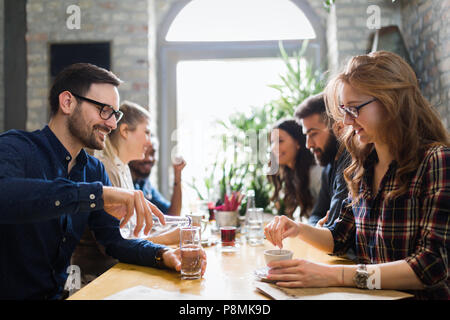 Bild der jungen Kollegen in der Pause Stockfoto