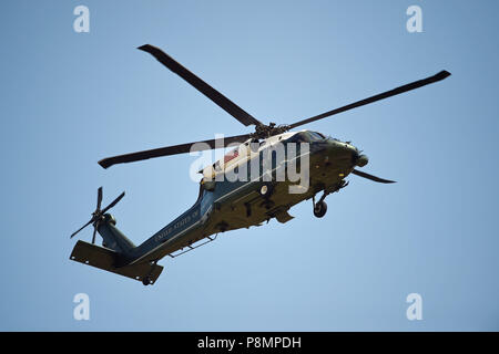 Ein Hubschrauber des US Marine Corps - einer von zwei identischen Flugzeuge, die von US-Präsident - Kommt ins Land in der Residenz des US-Botschafters im Londoner Regent's Park, wo US-Präsident Donald Trump Ausgabe Mittwoch Nacht ist. Stockfoto