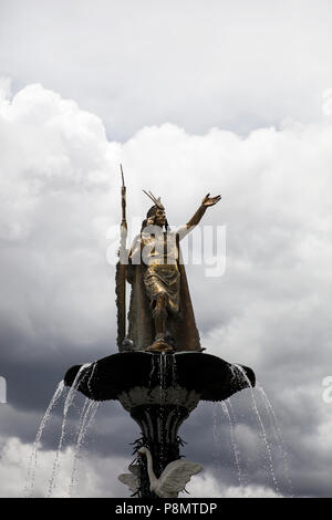 CUSCO, PERU - Januar 1, 2018: Statue des Pachacuti in Cusco, Peru. Pachacuti war 9 Herrscher des Reiches von Cusco und Kaiser des Inkareiches. Stockfoto