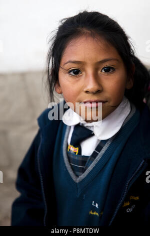 CUSCO, PERU - Januar 6, 2018: Nicht identifizierte Frau von Cusco, Peru. Cusco ist eine Stadt in den peruanischen Anden und war einst die Hauptstadt des Inkareiches. Stockfoto