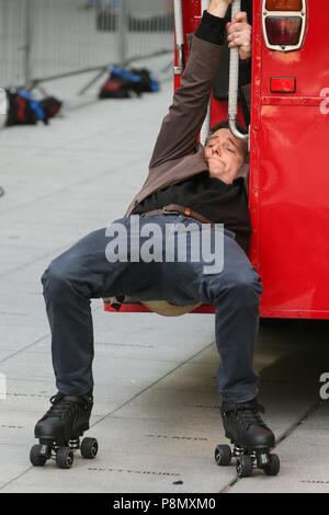 Alex Jones und Matt Baker neu Michael Crawford bus Stunt aus "manche Mütter tun'Ave'Em". Michael Crawford ist heute Abend zu Gast bei der BBC die Show - London mit: Matt Baker Wo: London, Großbritannien Wann: 11 Jun 2018 Credit: WENN.com Stockfoto