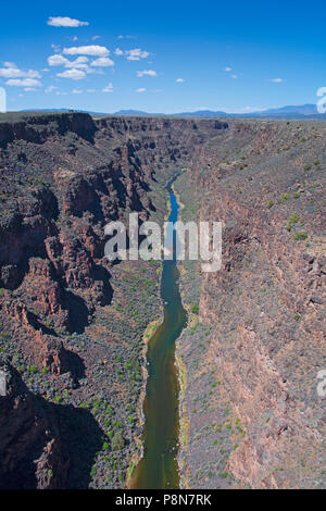 RIO GRANDE FLUSS VON OBEN, NM, USA Stockfoto