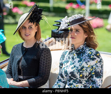 Prinzessinnen Beatrice und Eugenie ankommen für Ladies Day im Royal Ascot. Stockfoto