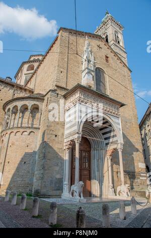 Eingang in die Basilika von Santa Maria Maggiore in Bergamo Stockfoto