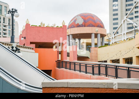 San Diego, 18.06.29: Das Horton Plaza Mall am 29.Juni 2018 in San Diego, Kalifornien Stockfoto