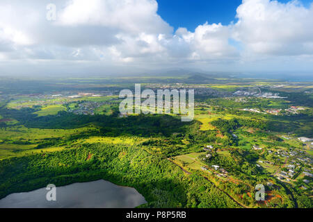 Beeindruckende Luftaufnahme von spektakulären Dschungel, Kauai, Hawaii Stockfoto